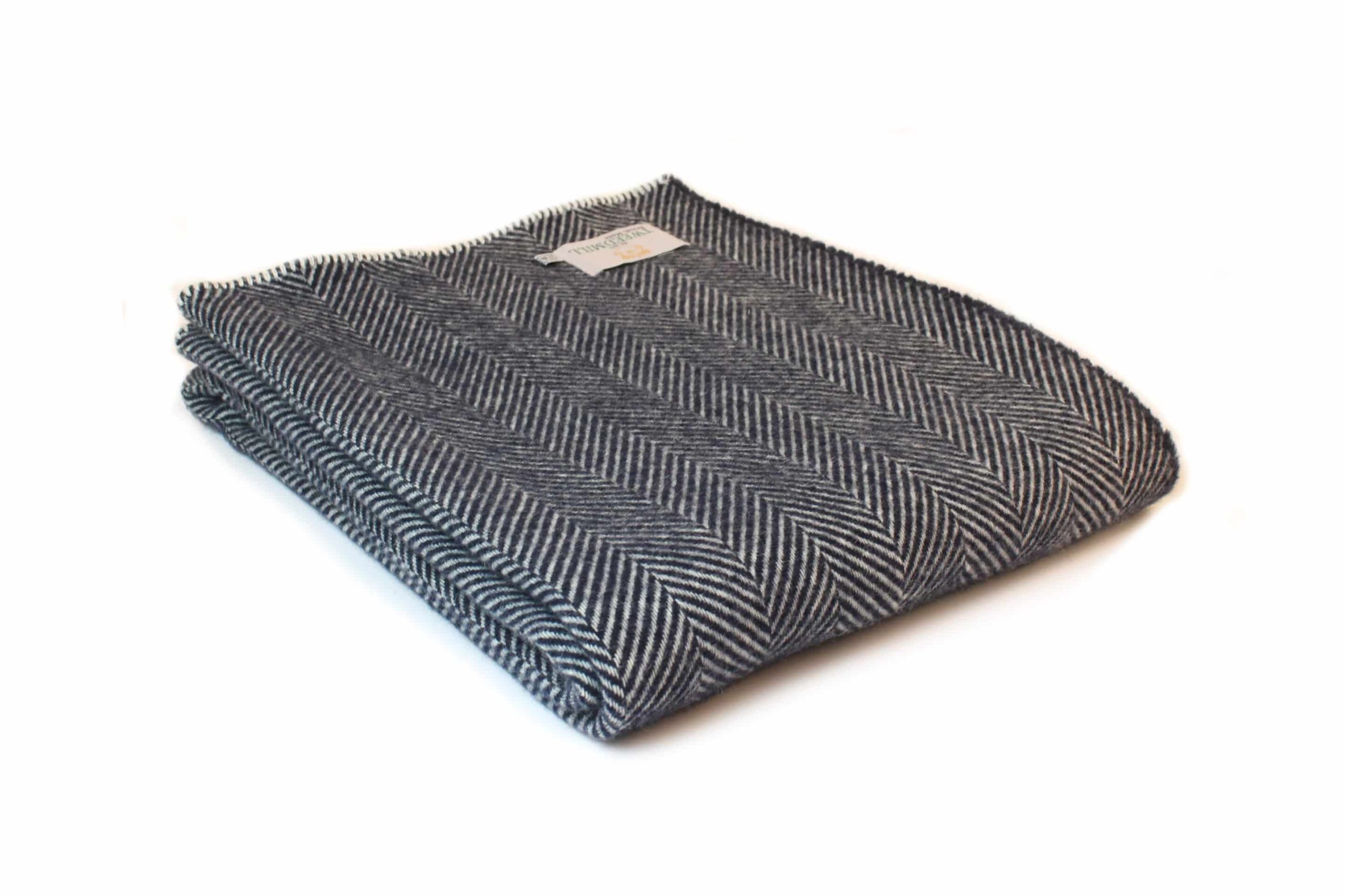 Fishbone Throw in Navy-Large size
